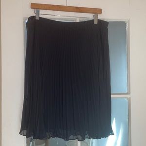 Maison Jules Black Pleated Skirt